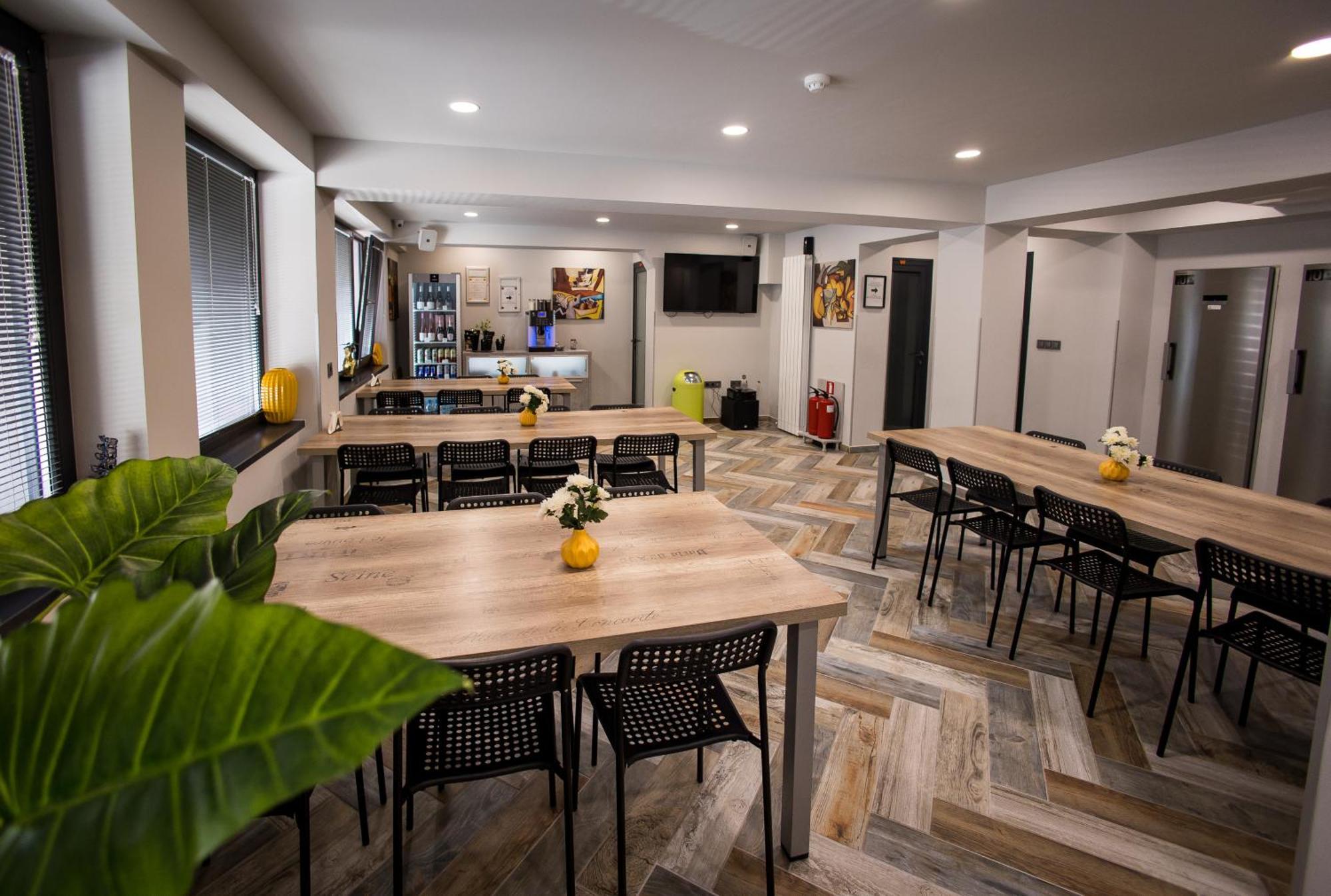 Dorm Bg Pet-Friendly Aparthotel Стара-Загора Экстерьер фото